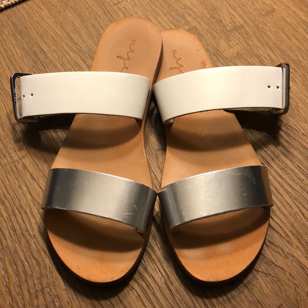Urge silver metallic and white Jada buckle sandal